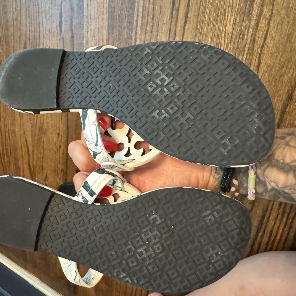 Floral Patterned Sandals - Picture 4 of 4